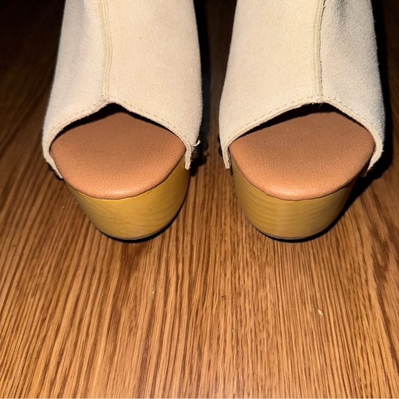 Dingo Women's Sand Studded Mules - Picture 5 of 5